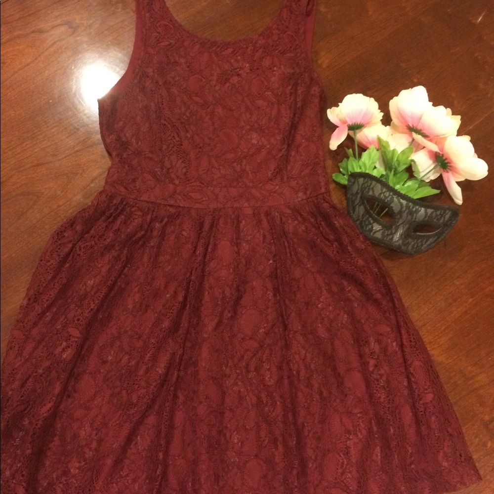 Beautiful Burgundy Lace Dress 💃🏽